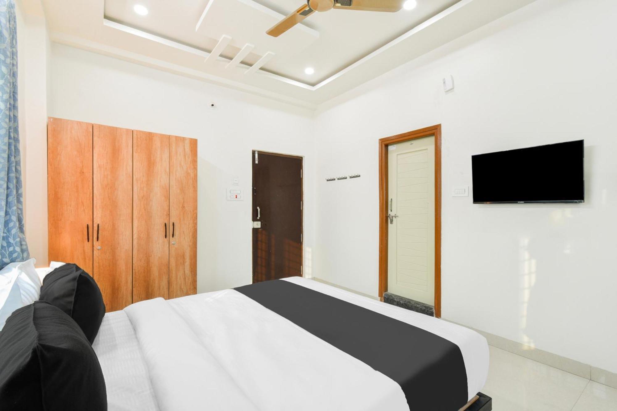 Super Townhouse Kokapet Formerly Aarian Tej Nilayam Gundipet Екстериор снимка