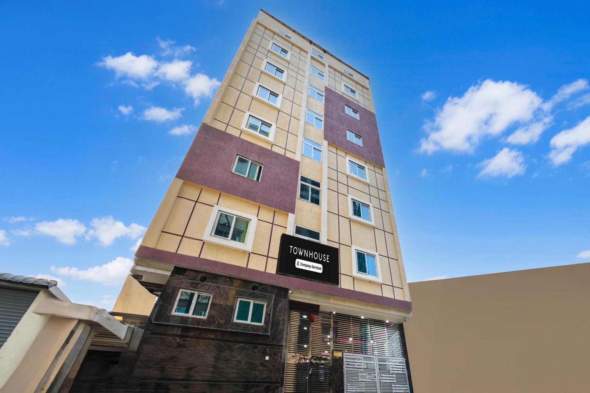 Super Townhouse Kokapet Formerly Aarian Tej Nilayam Gundipet Екстериор снимка