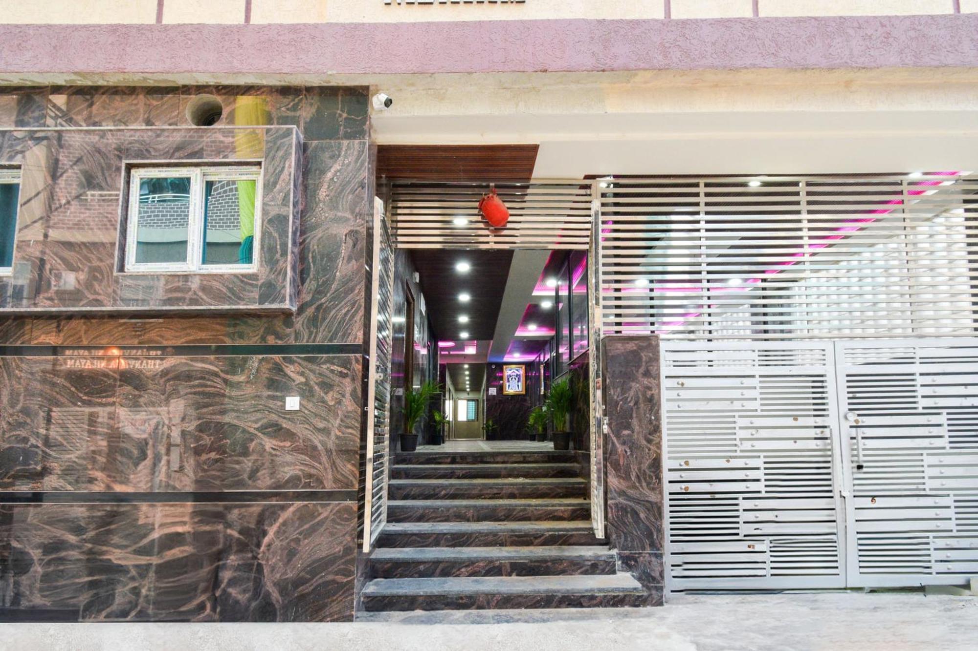 Super Townhouse Kokapet Formerly Aarian Tej Nilayam Gundipet Екстериор снимка