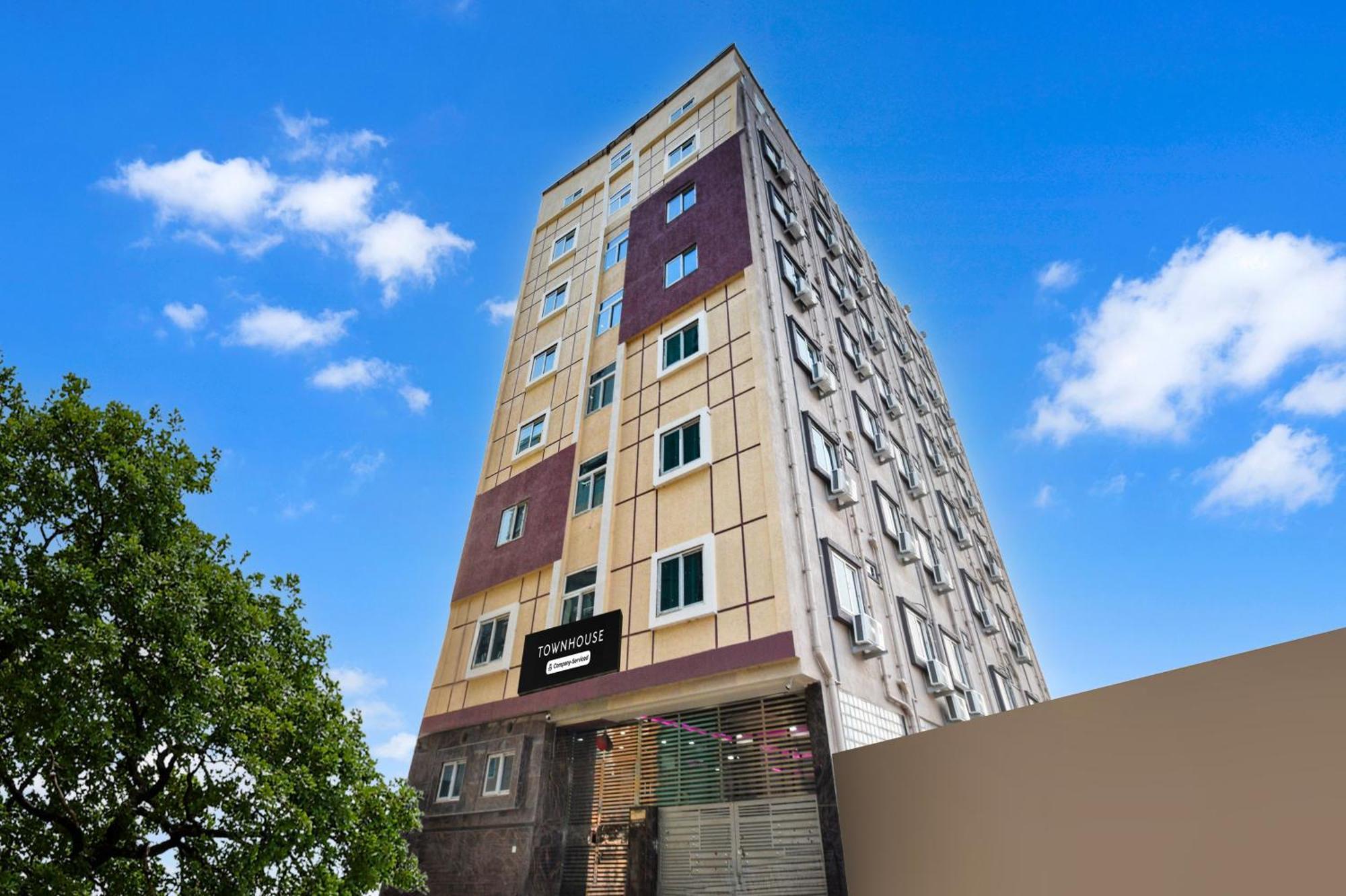 Super Townhouse Kokapet Formerly Aarian Tej Nilayam Gundipet Екстериор снимка