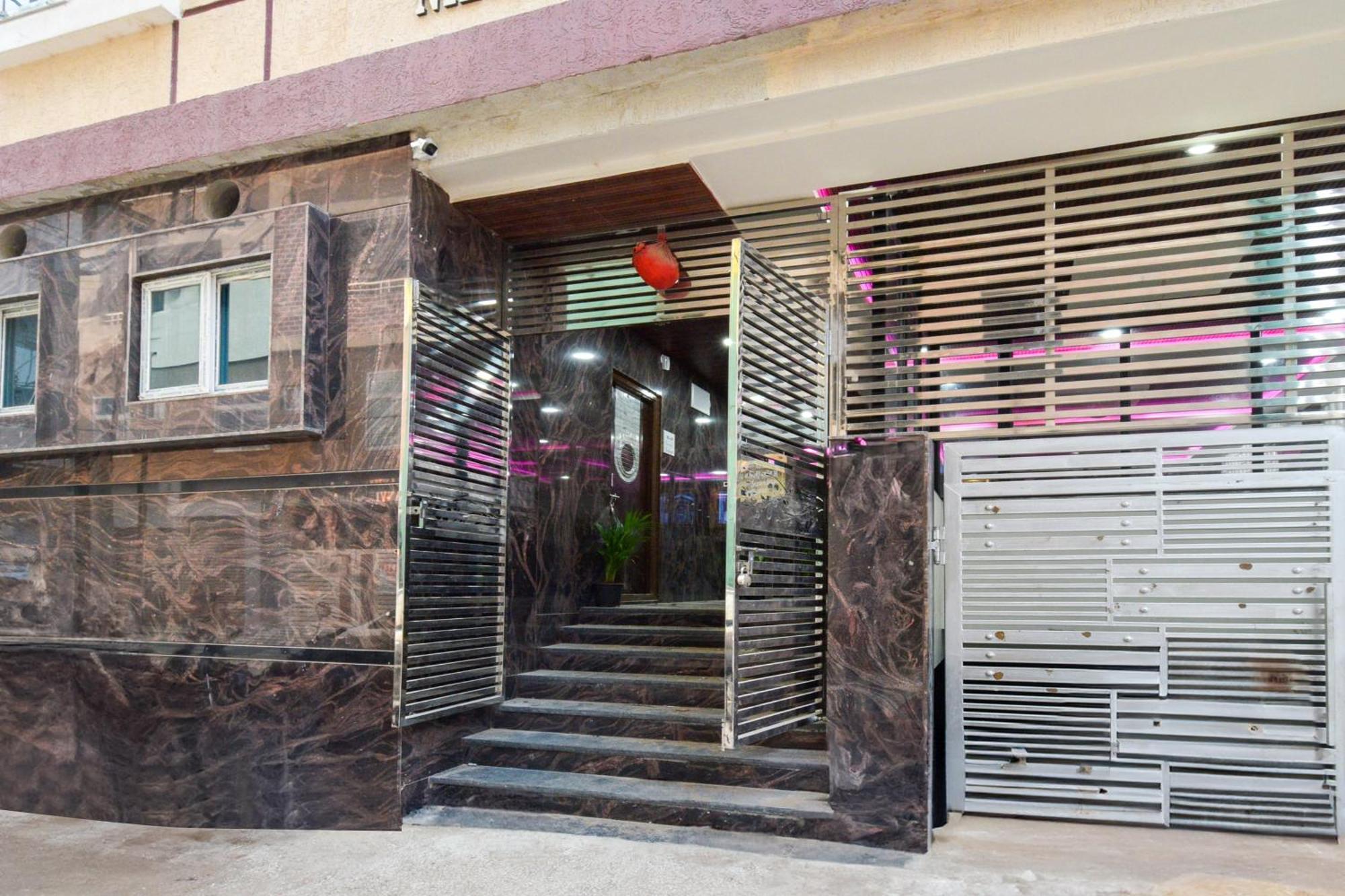 Super Townhouse Kokapet Formerly Aarian Tej Nilayam Gundipet Екстериор снимка