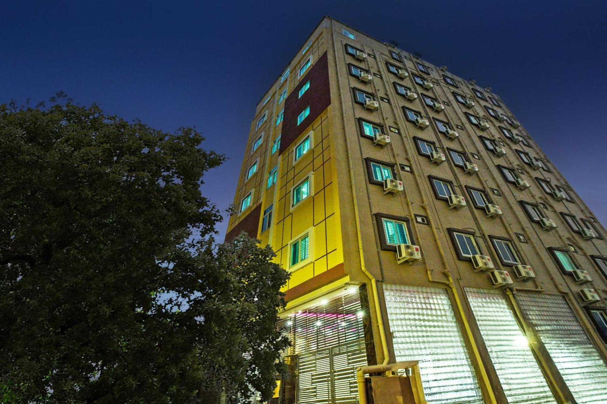 Super Townhouse Kokapet Formerly Aarian Tej Nilayam Gundipet Екстериор снимка