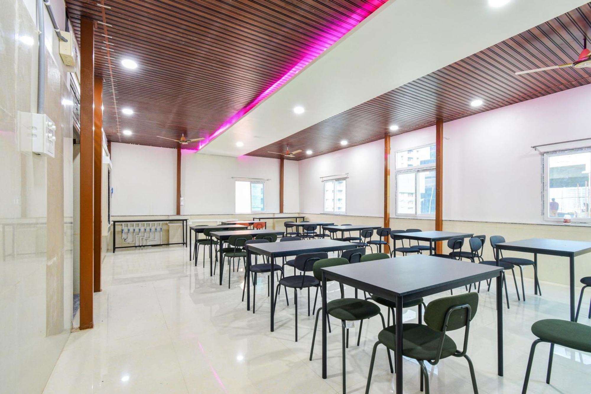 Super Townhouse Kokapet Formerly Aarian Tej Nilayam Gundipet Екстериор снимка