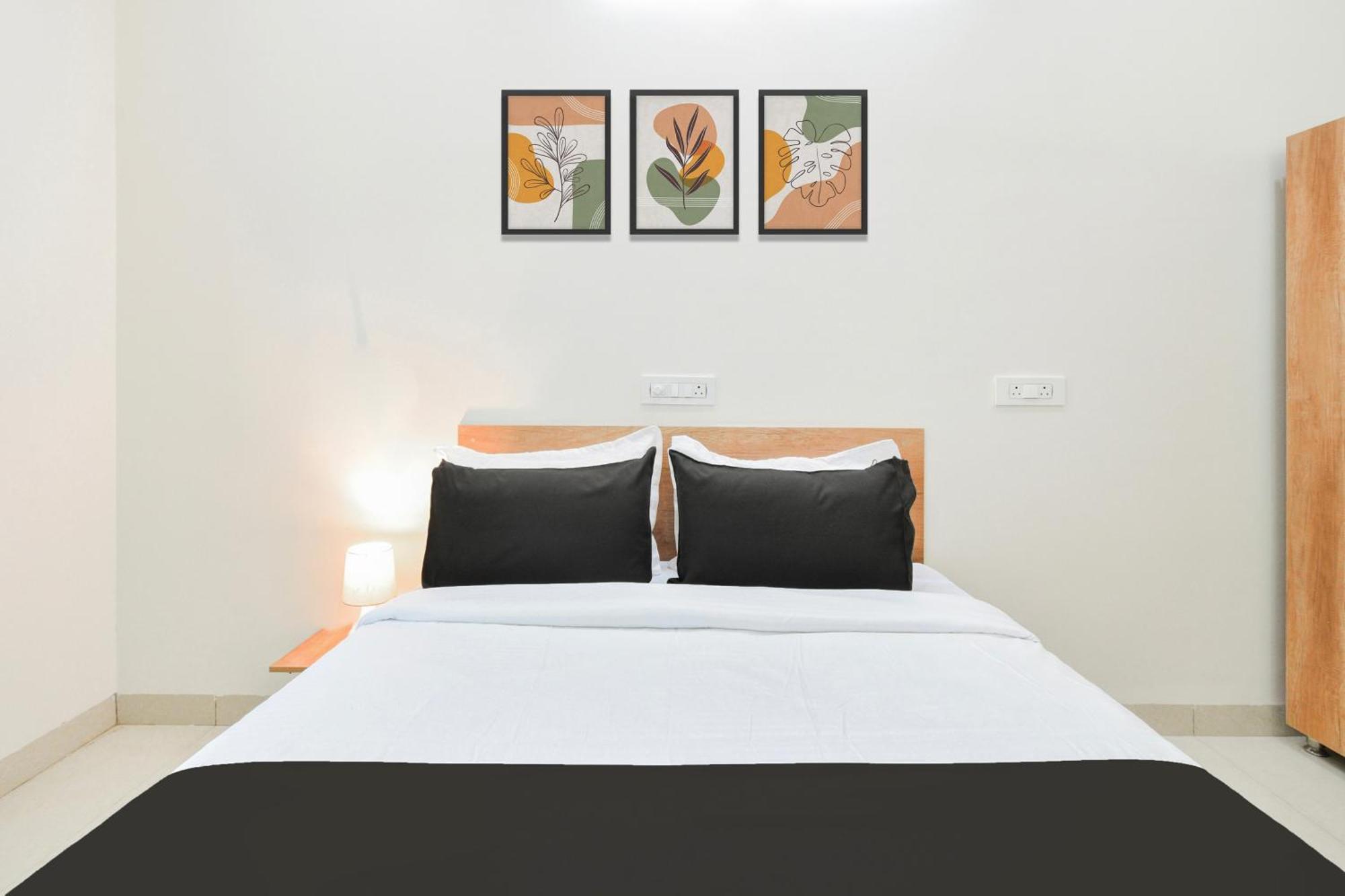 Super Townhouse Kokapet Formerly Aarian Tej Nilayam Gundipet Екстериор снимка