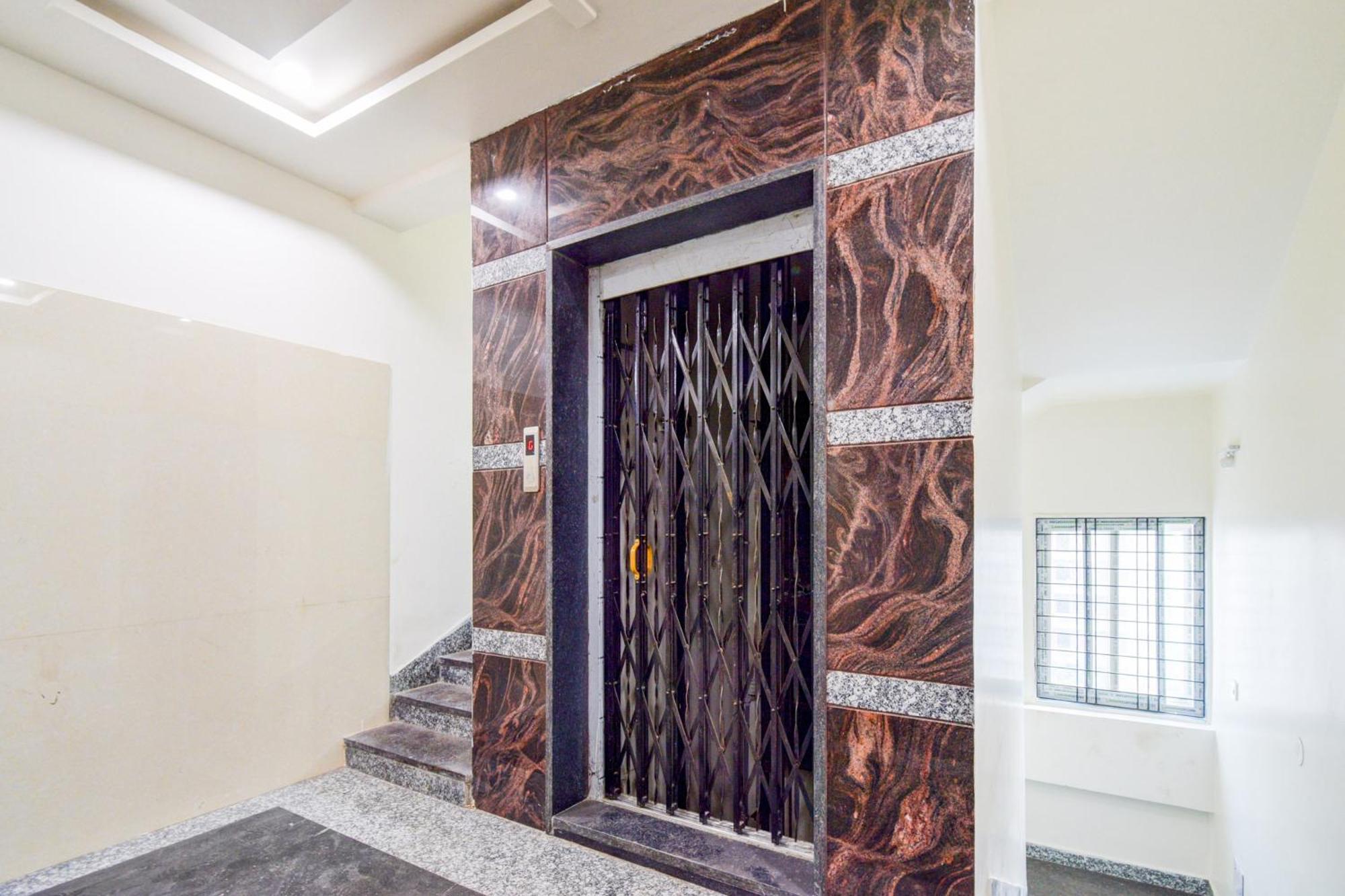 Super Townhouse Kokapet Formerly Aarian Tej Nilayam Gundipet Екстериор снимка