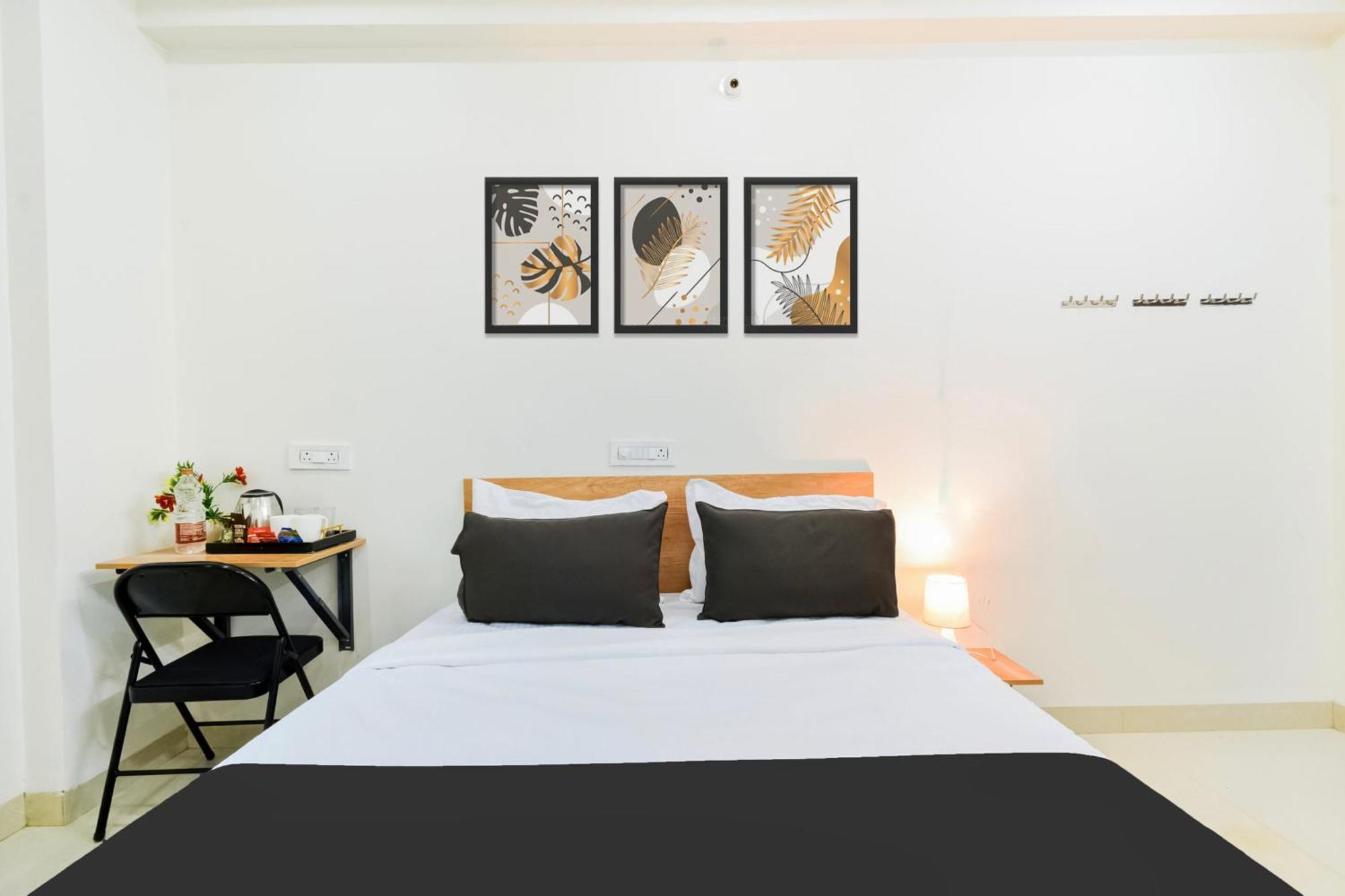 Super Townhouse Kokapet Formerly Aarian Tej Nilayam Gundipet Екстериор снимка