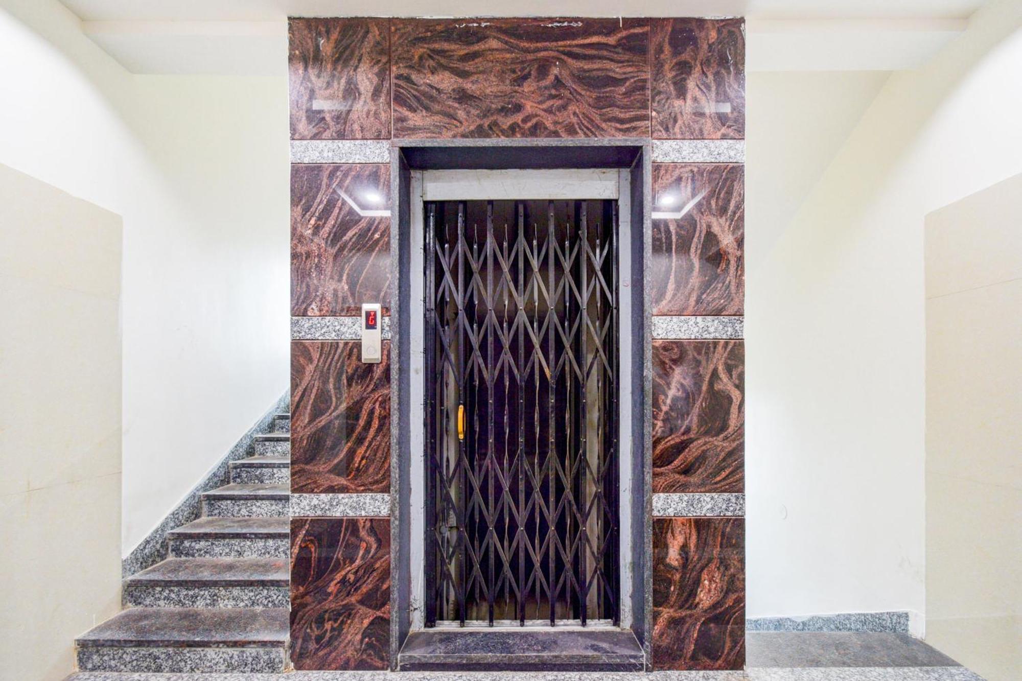 Super Townhouse Kokapet Formerly Aarian Tej Nilayam Gundipet Екстериор снимка