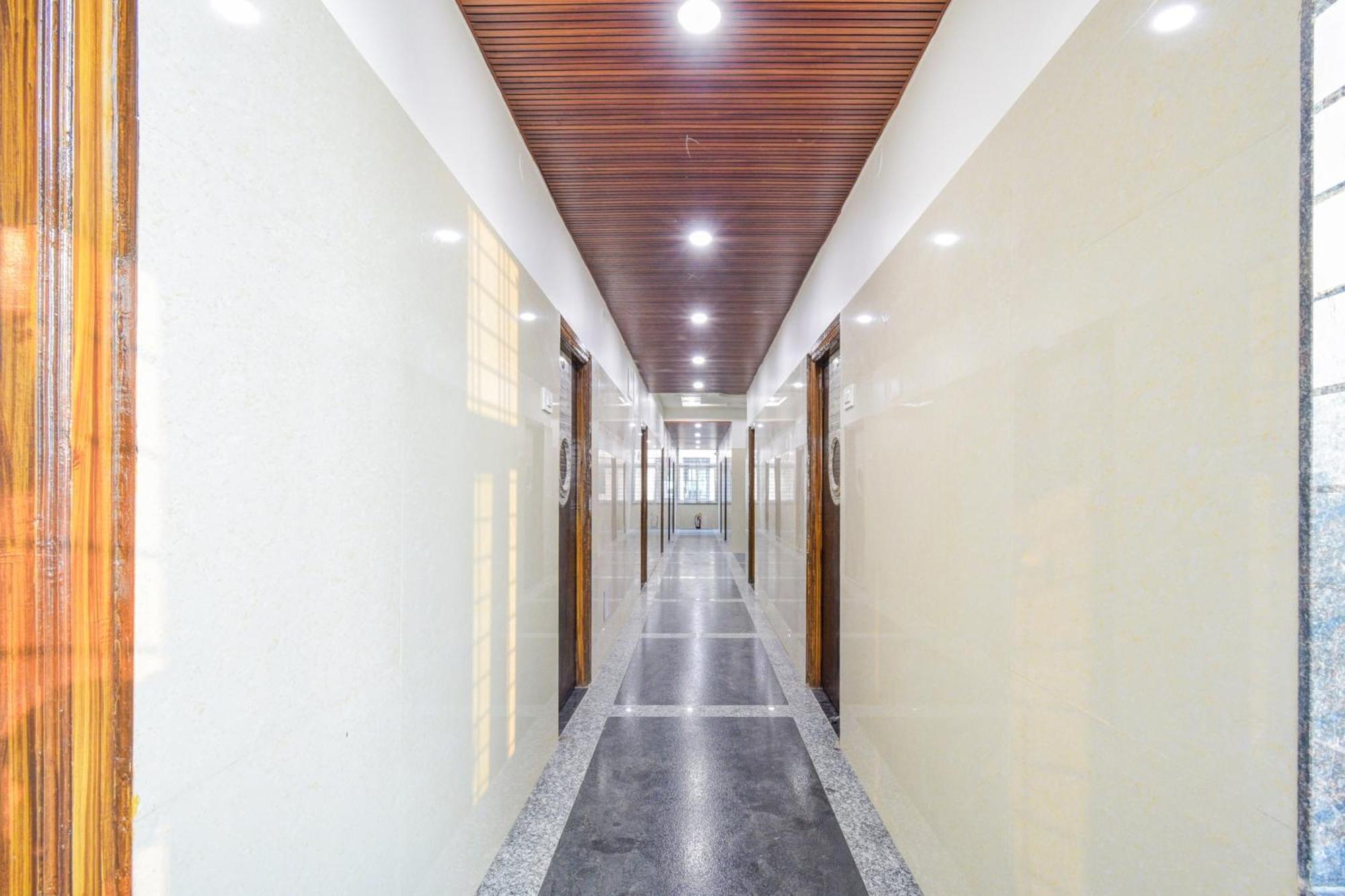 Super Townhouse Kokapet Formerly Aarian Tej Nilayam Gundipet Екстериор снимка