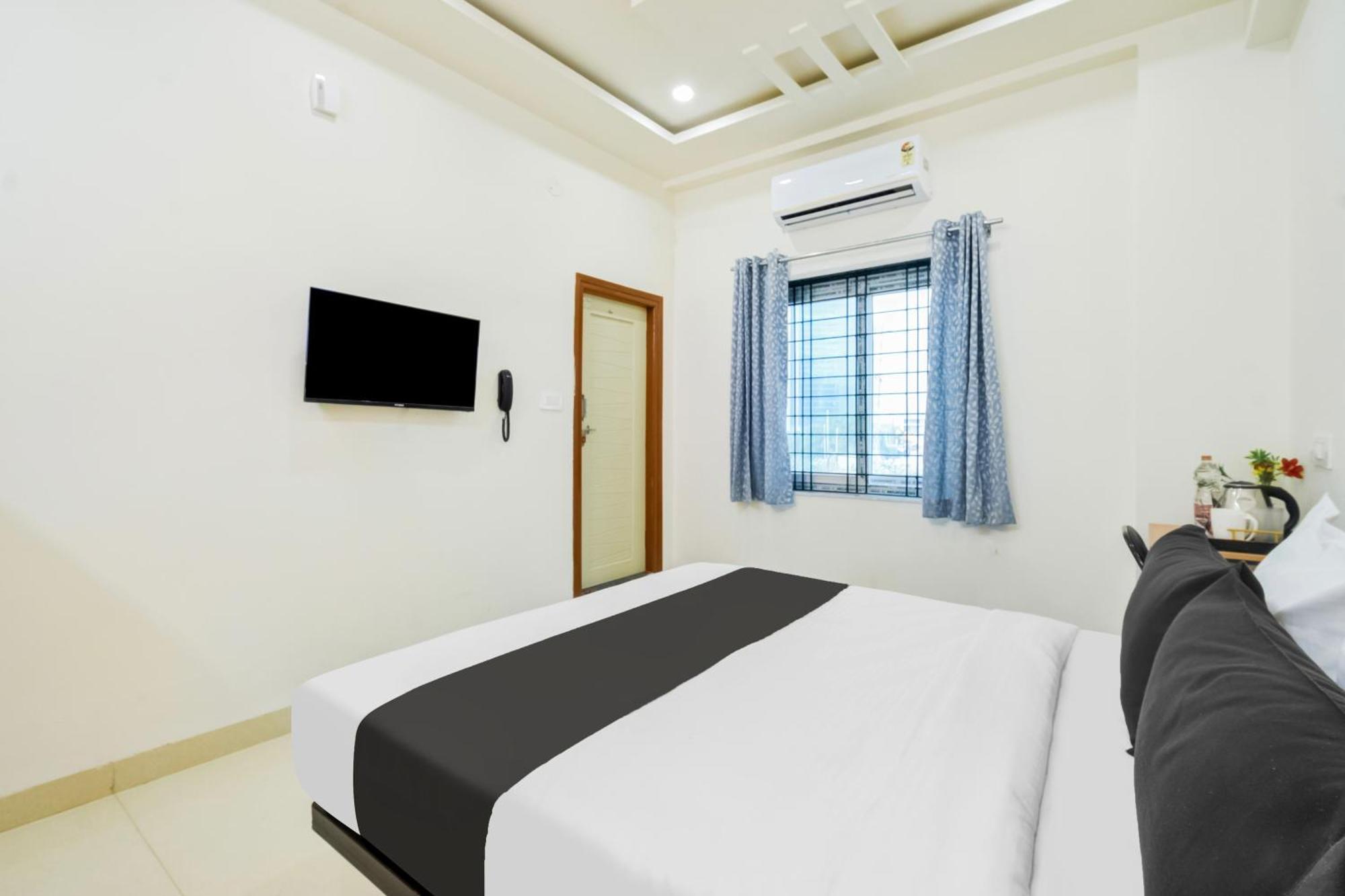 Super Townhouse Kokapet Formerly Aarian Tej Nilayam Gundipet Екстериор снимка