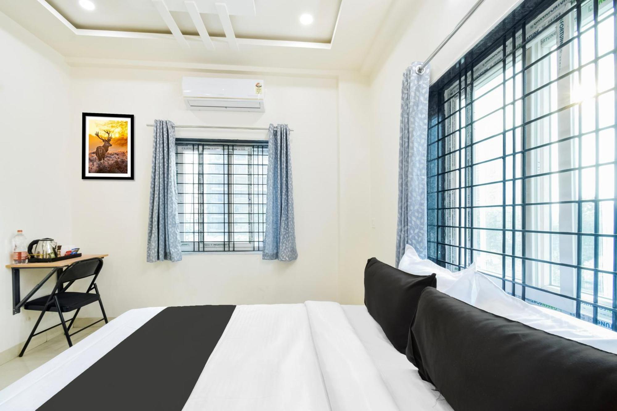 Super Townhouse Kokapet Formerly Aarian Tej Nilayam Gundipet Екстериор снимка